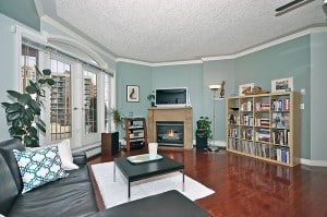 This was a condo that was owned by a man who had some cool art pieces but didn't know how to hang them and mostly only had dark furniture with no femenine touch. We brought in some bedding, art, throw pillows, area rug, table and knick knacks. I rearranged his art and as usual brought in the light/white/femenine elements to brighten and balance the place.